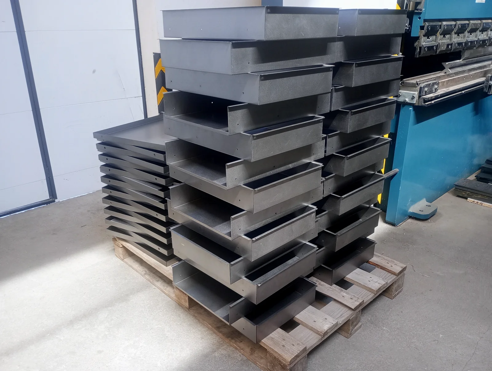 Produkcja seryjna obudów metalowych